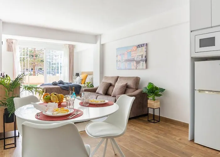 Serenity Chic Center With Free Wifi By Namaste Elite Apartment