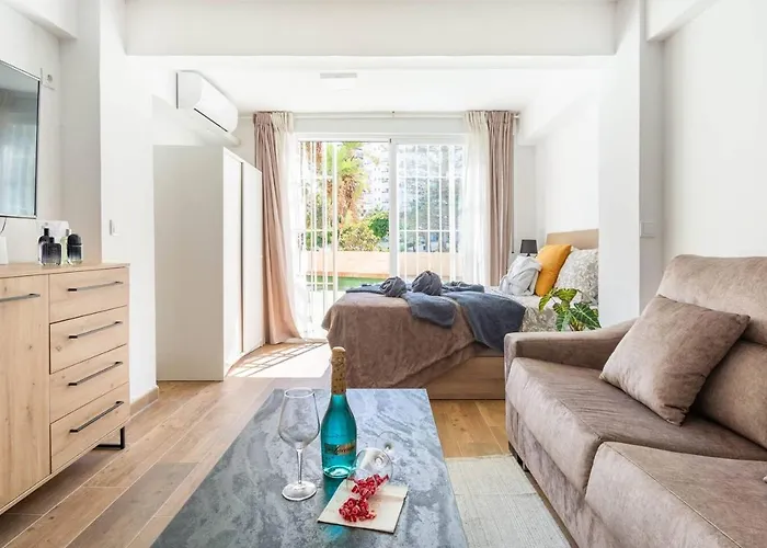 Serenity Chic Center With Free Wifi By Namaste Elite Apartment